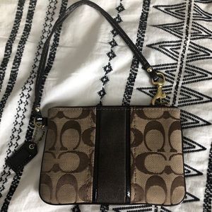 Women’s coach wristlet in signature pattern